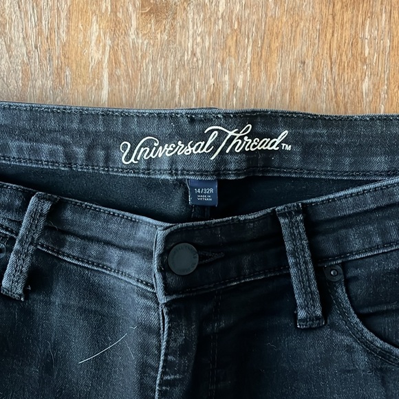 Universal Thread - Picture 3 of 3